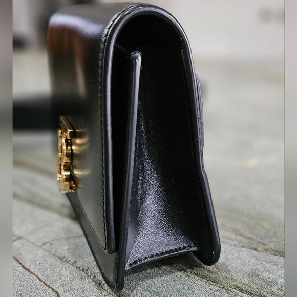 Burberry TB Belt Bag with Gold Logo Like New - Picture 6 of 11
